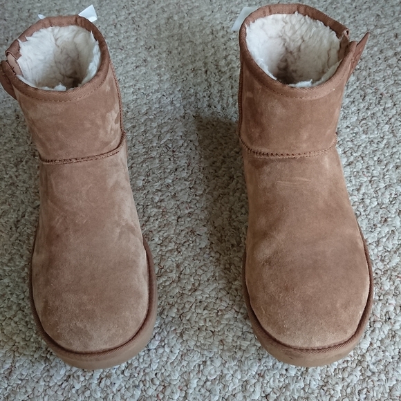 UGG Classic mini Bailey zip boots in light brown size 10 - Picture 2 of 16